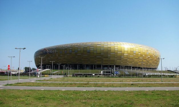 Ile stadionów w Polsce może pomieścić minimum 20 000 kibiców?