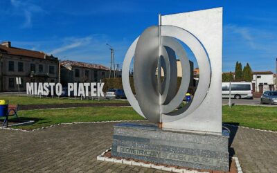 Gdzie leży geometryczny środek Polski? Spór o Piątek i Nową Wieś